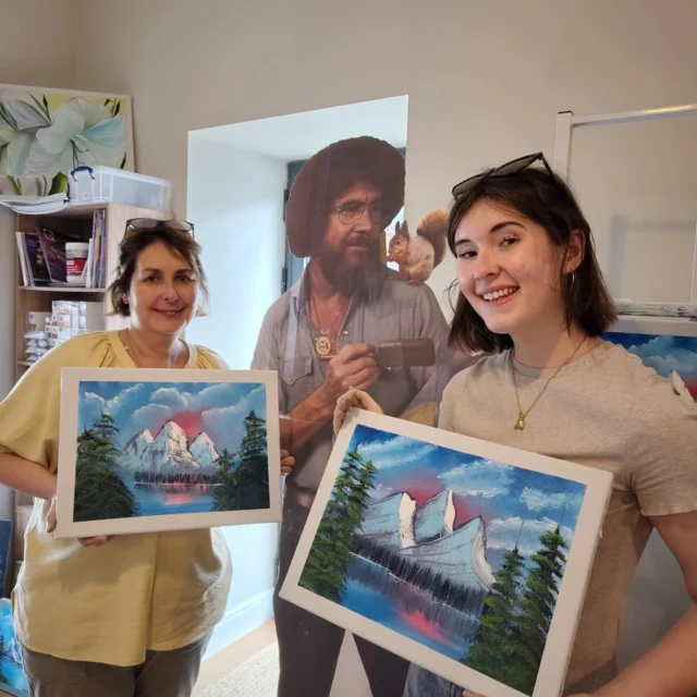 Lush afternoon at Chez Little Tree with this winning Mum and Daughter combo. They'd found LIttle Tree via Airbnb experiences and fancied a spot of painting amongst their trip out West.

Every day is a good day when you paint 🎨🧑🏼‍🎨🥳